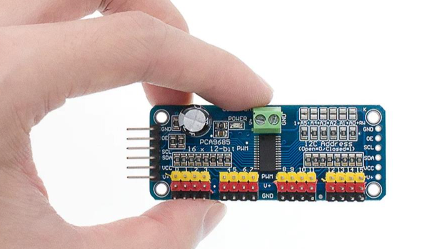 【雕爷学编程】Arduino动手做（161）---16路PWM舵机驱动板