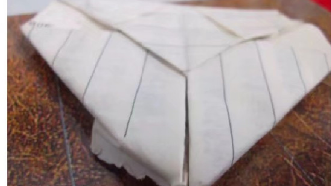 为了接近她，我换了四个身份