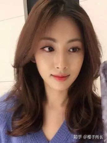 八字刘海+自然微卷